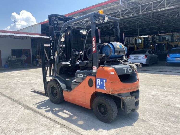รถฟอร์คลิฟท์ TOYOTA รุ่น 02-8FG20 ยก 2ตัน  ยกสูง 5.5เมตร เครื่องยนต์เบนซิน ใช้แก๊ส LPG รูปที่ 6