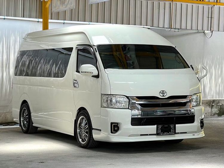 รถ Toyota Commuter 3.0 สี ขาว