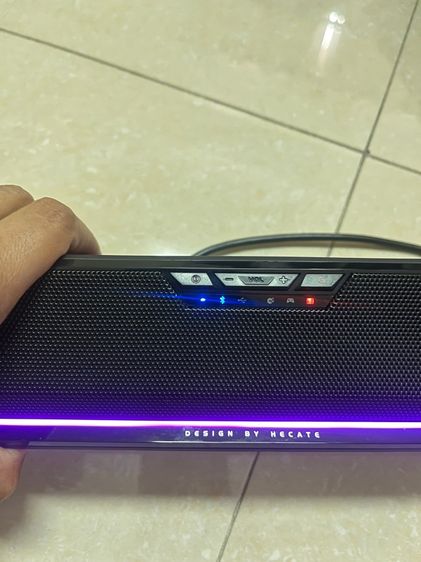 ลำโพงซาวด์บาร์ในรูปคือรุ่น Edifier HECATE G1500 BAR 