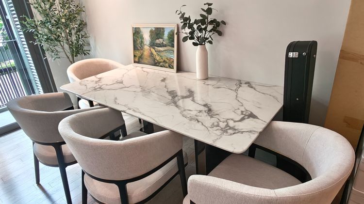 Dining Table and Chairs เซ็ตโต๊ะและเก้าอี้