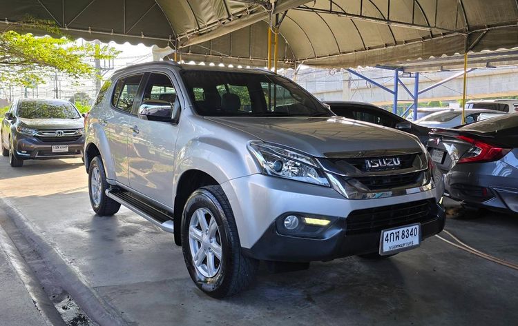 รถ Isuzu MU-X 2.5 สี เทา