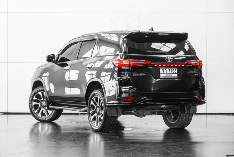 Toyota Fortuner 2021 2.4 Leader V 4WD Utility-car ดีเซล ไม่ติดแก๊ส เกียร์อัตโนมัติ ดำ รูปที่ 4