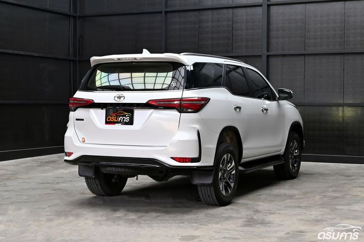 Toyota Fortuner 2022 2.4 Leader V Utility-car ดีเซล ไม่ติดแก๊ส เกียร์อัตโนมัติ ขาว รูปที่ 3