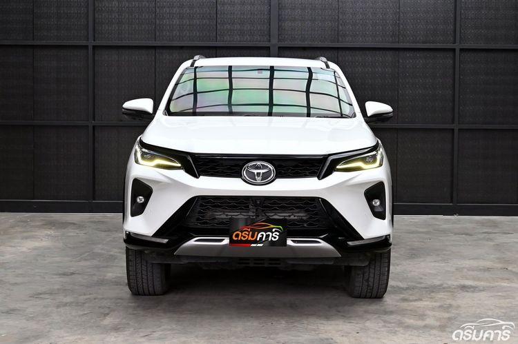 Toyota Fortuner 2022 2.4 Leader V Utility-car ดีเซล ไม่ติดแก๊ส เกียร์อัตโนมัติ ขาว รูปที่ 2