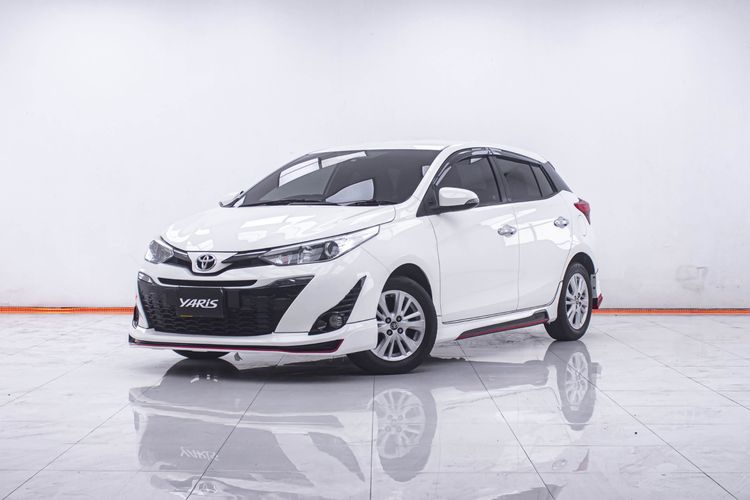รถ Toyota Yaris 1.2 G สี ขาว