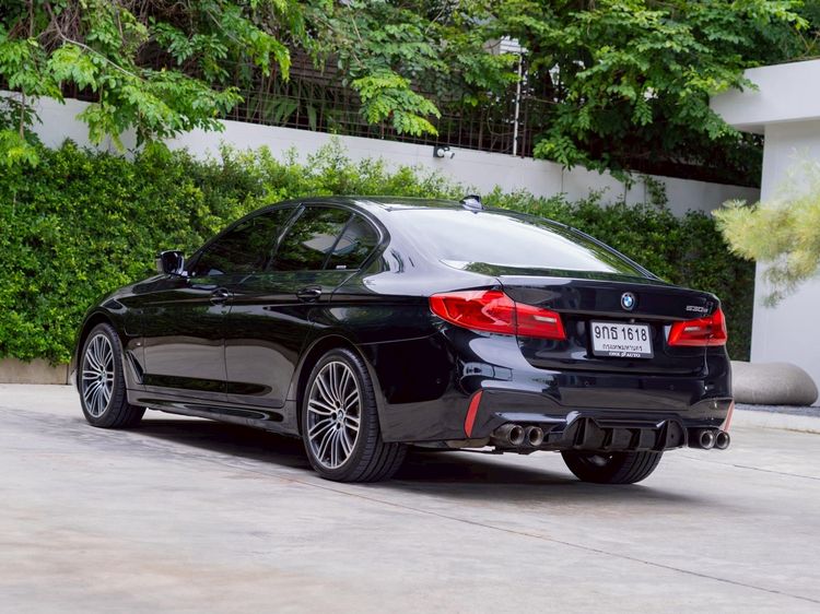 BMW Series 5 2020 530e Sedan ปลั๊กอินไฮบริด (PHEV) ไม่ติดแก๊ส เกียร์อัตโนมัติ ดำ รูปที่ 4
