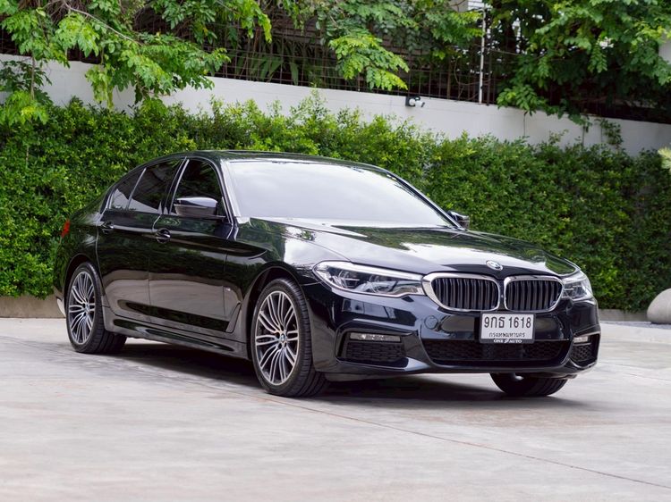 รถ BMW Series 5 530e สี ดำ