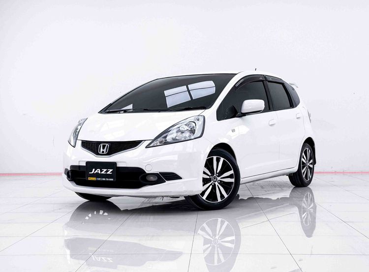รถ Honda Jazz 1.5 V สี ขาว
