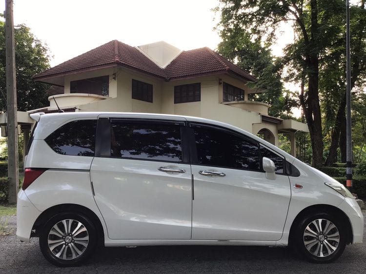 รถ Honda Freed 1.5 SE สี ขาว