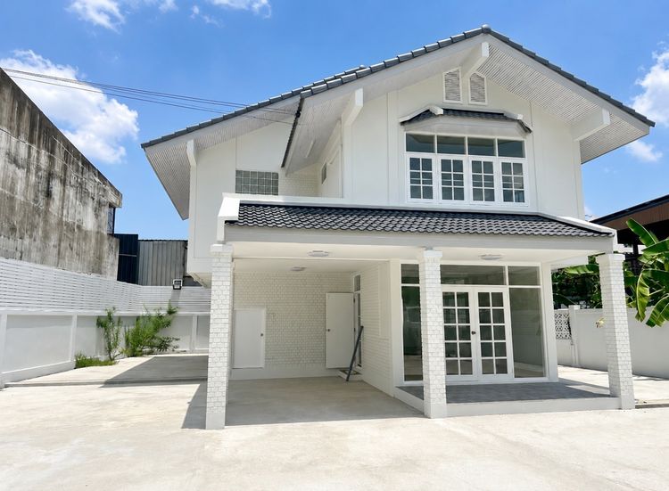 บ้านเดี่ยว 2 ชั้น ทำเลลาดพร้าว – เลียบทางด่วนเอกมัย-รามอินทรา