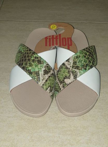 รองเท้าแตะแบบมีหูและแบบสวม หนัง PU ขนาดอื่น ๆ Fitflop รองเท้าแตะ ลายงู ขนาดไซส์ EU 37 US 06 UK 04 สีเขียวมะนาว/ขาว ให้ลุคที่ดูแฟชั่นและทันสมัย