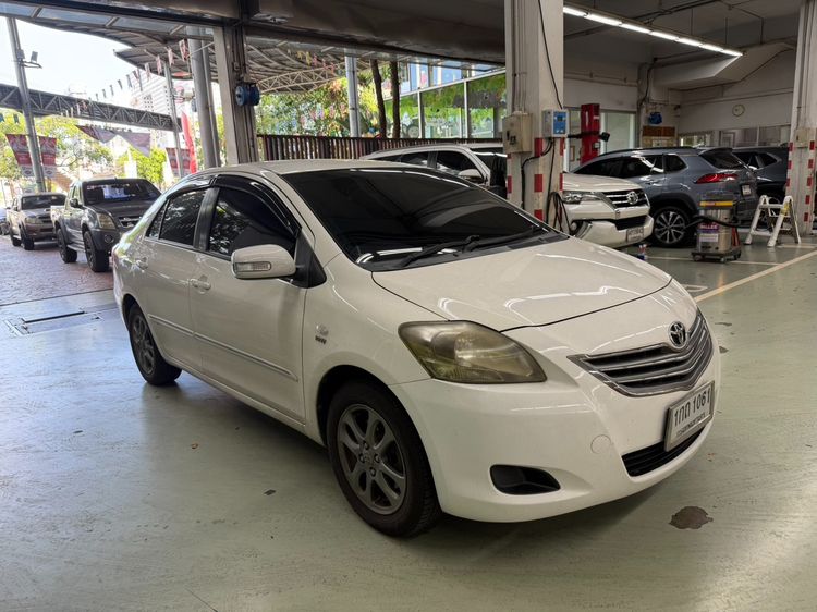 รถ Toyota Vios 1.5 E สี ขาว