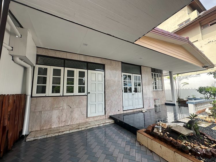 อื่นๆ ไม่มี สร้างเสร็จก่อน 2010 🏡 ขายบ้านเดี่ยวชั้นเดียว   54 ตร.ว.  รีโนเวทใหม่ พร้อมเข้าอยู่  ม.เสริมมิตร ซอยนวมินทร์ 68   รีโนเวทใหม่ พร้อมเข้าอยู่ รูปที่ 3