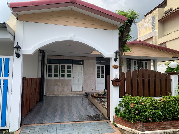 อื่นๆ ไม่มี สร้างเสร็จก่อน 2010 🏡 ขายบ้านเดี่ยวชั้นเดียว   54 ตร.ว.  รีโนเวทใหม่ พร้อมเข้าอยู่  ม.เสริมมิตร ซอยนวมินทร์ 68   รีโนเวทใหม่ พร้อมเข้าอยู่ รูปที่ 2