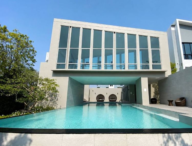 🏡 Luxury Modern Townhouse for Rent with Swimming Pool, Garden & Gym ,THB 46,000  Sukhumvit 103 , BTS Udom Suk ให้เช่าทาวน์เฮ้าส์หรูมีสระ,สวน,ฟิตเนส