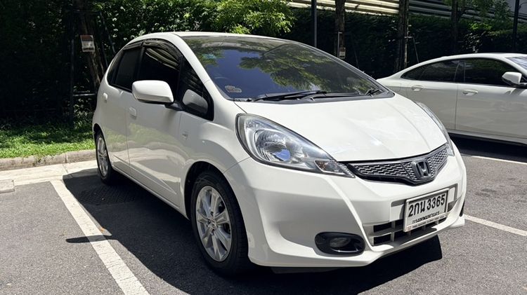 Honda Jazz 2013 1.5 V i-VTEC Sedan เบนซิน ไม่ติดแก๊ส เกียร์อัตโนมัติ ขาว รูปที่ 2