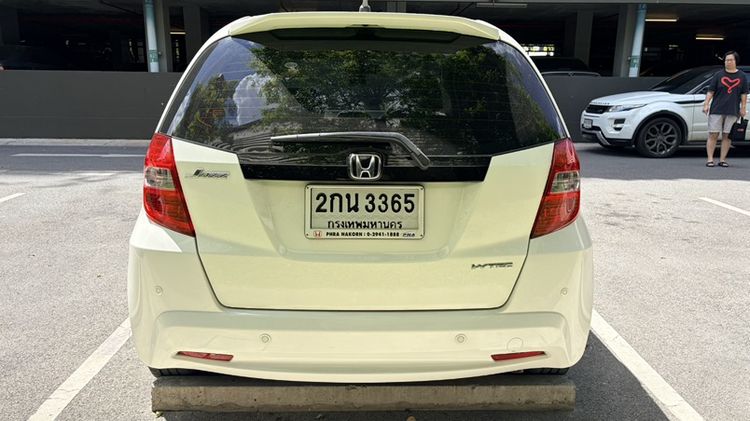 Honda Jazz 2013 1.5 V i-VTEC Sedan เบนซิน ไม่ติดแก๊ส เกียร์อัตโนมัติ ขาว รูปที่ 4