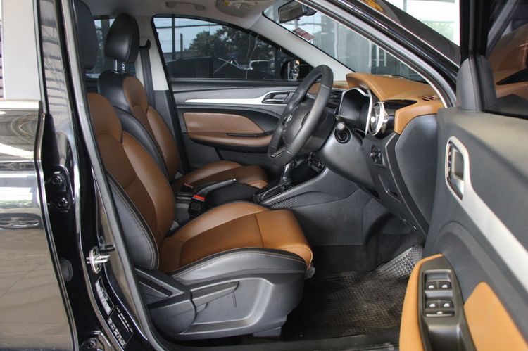 MG ZS 2015 1.5X+ Sunroof Utility-car เบนซิน ไม่ติดแก๊ส เกียร์อัตโนมัติ ดำ รูปที่ 3