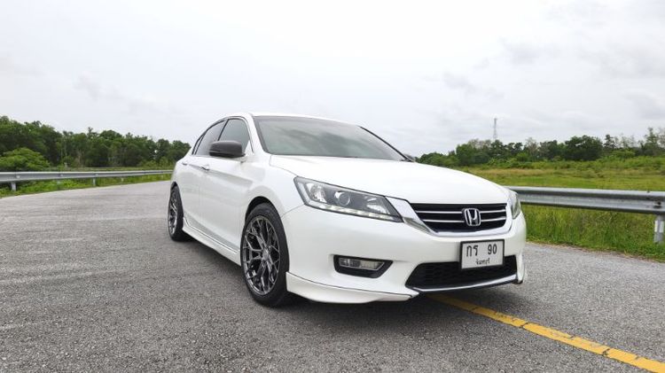 รถ Honda Accord 2.0 EL สี ขาว