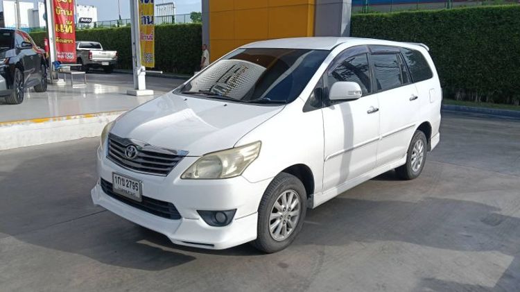 รถ Toyota Innova 2.0 V สี ขาว