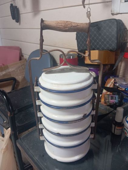 ปิ่นโตหูหิ้วไม้ ตรา Kockums Sweden เป็นเหล็กเคลือบอีนาเมล ขนาด 12ซม. 5ชั้น เป็นของเก่ามาก และสภาพดีสมบูรณ์ รูปที่ 3