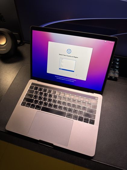 Apple Macbook Pro 13 Inch แมค โอเอส 8 กิกะไบต์ ปล่อย MacBook Pro 2016 Touch Bar 13 นิ้ว สี Space Gray 256GB/8GB เครื่องสวย กล่อง และอุปกรณ์ครบ