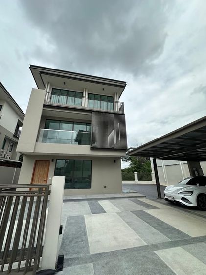 อื่นๆ มีบางส่วน 2026 บ้านเดี่ยวทำเลดีเดินทางสะดวกติดรถไฟฟ้าสายสีเหลืองใกล้สวนหลวง ร.9