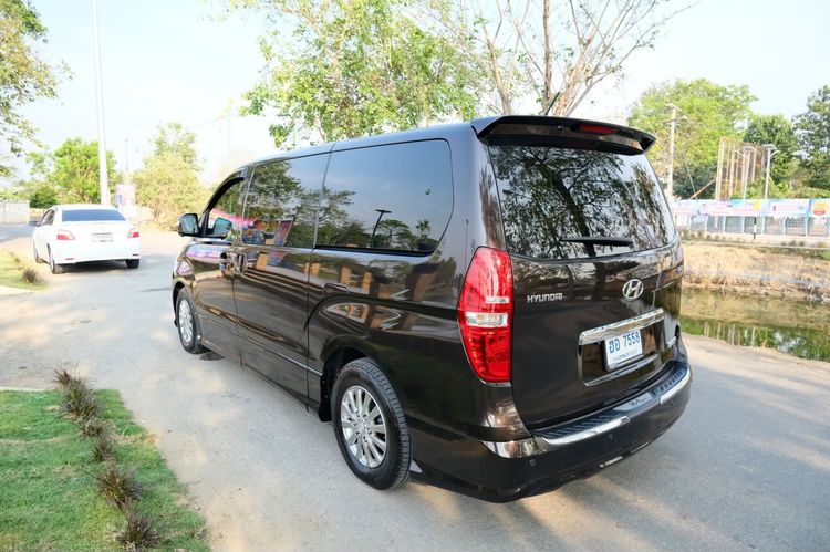 Hyundai H-1  2018 2.5 Deluxe Van ดีเซล ไม่ติดแก๊ส เกียร์อัตโนมัติ น้ำตาล รูปที่ 4
