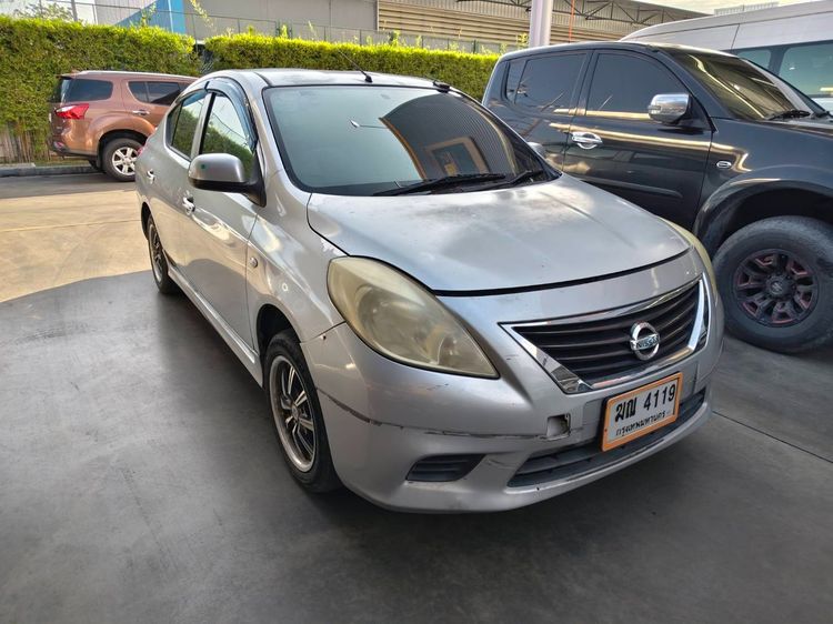 รถ Nissan Almera 1.2 E สี บรอนซ์เงิน