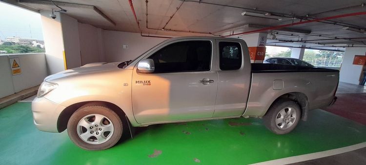 รถ Toyota Hilux Vigo 2.5 G สี เทา