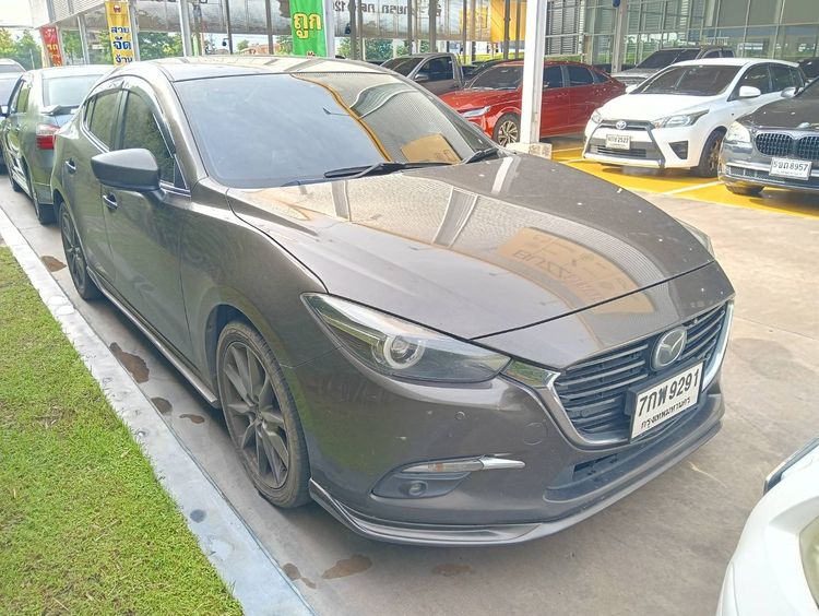 รถ Mazda Mazda3 2.0 S สี น้ำตาล