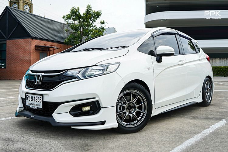 รถ Honda Jazz 1.5 V+ สี ขาว