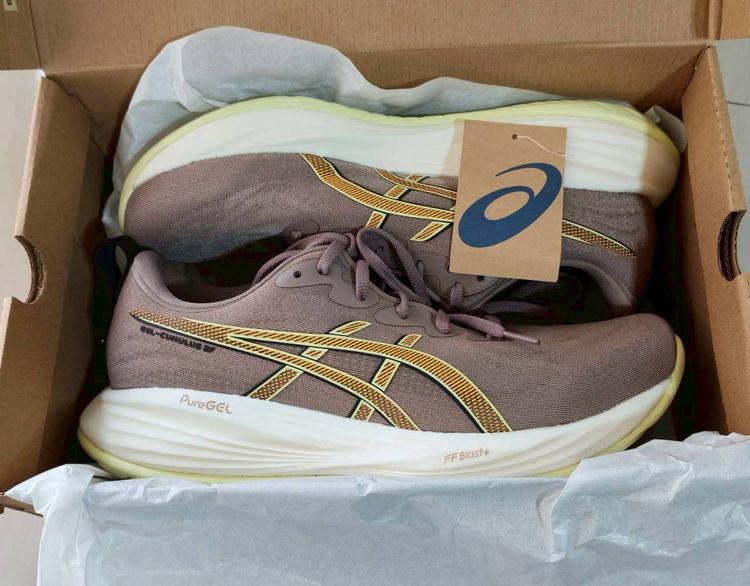 รองเท้าผ้าใบ สภาพใหม่ Asics CUMULUS27 US10.5 ของแท้พร้อมกล่อง