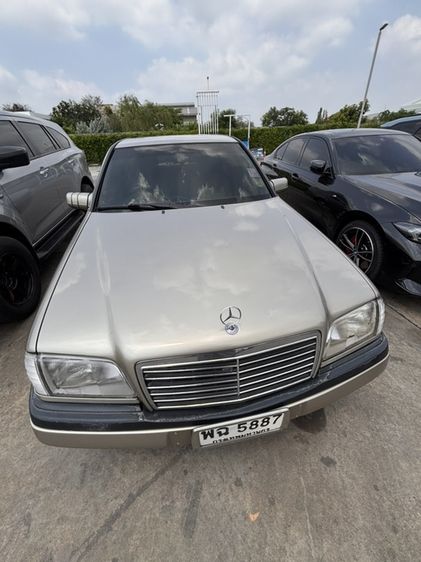 รถ Mercedes-Benz C-Class C200 สี น้ำตาล