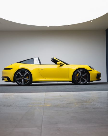 Porsche 911 Targa 4S 2021 3.0 PDK 4WD Sedan เบนซิน ไม่ติดแก๊ส เกียร์อัตโนมัติ เหลือง รูปที่ 4