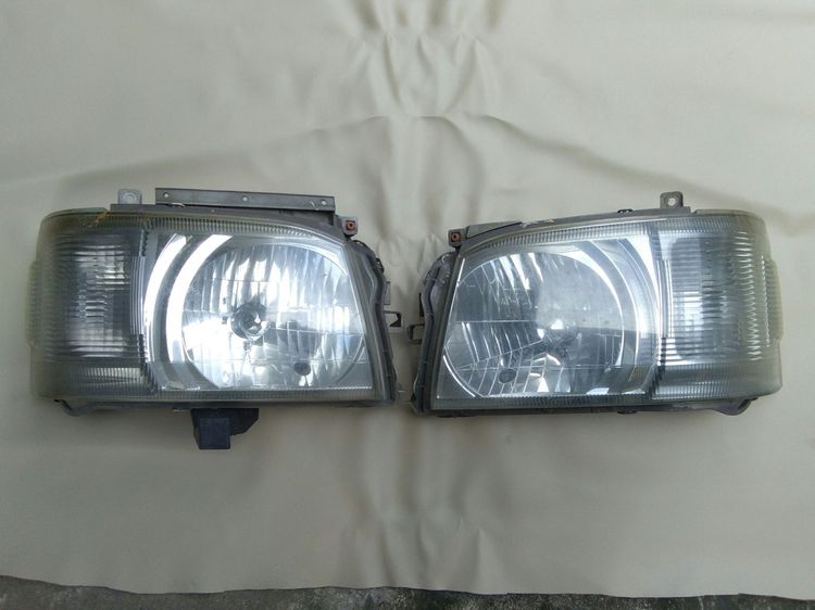 ไฟหน้าแต่ง อะไหล่ รถตู้ มือสอง ของแท้ Toyota Hiace Commuter ตรงรุ่น โฉมปี 2005 - 2013