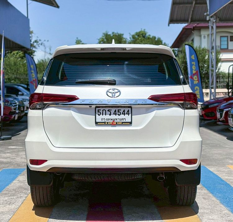 Toyota Fortuner 2018 2.4 V Utility-car ดีเซล ไม่ติดแก๊ส เกียร์อัตโนมัติ ขาว รูปที่ 4
