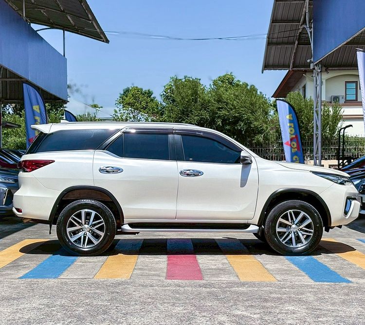 Toyota Fortuner 2018 2.4 V Utility-car ดีเซล ไม่ติดแก๊ส เกียร์อัตโนมัติ ขาว รูปที่ 2