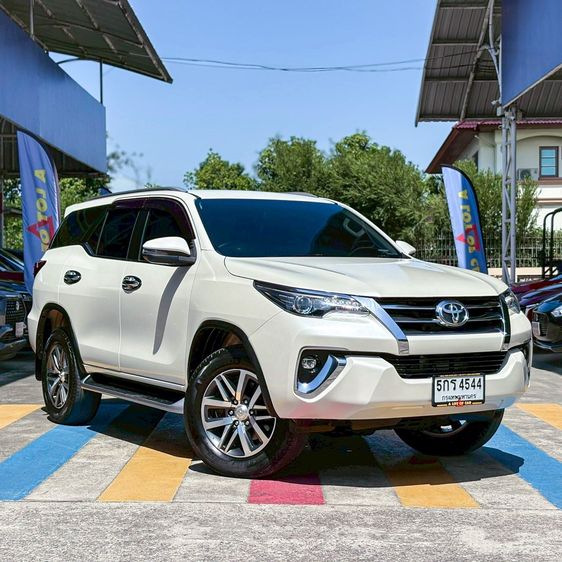 Toyota Fortuner 2018 2.4 V Utility-car ดีเซล ไม่ติดแก๊ส เกียร์อัตโนมัติ ขาว