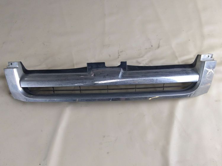 กระจังหน้า อะไหล่รถ รถตู้ มือสอง ของแท้ Toyota Hiace Commuter ตรงรุ่น โฉมปี 2005 - 2013 รูปที่ 2