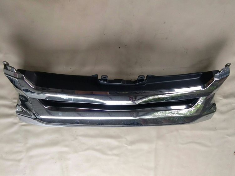 กระจังหน้า อะไหล่รถ รถตู้ มือสอง ของแท้ Toyota Hiace Commuter ตรงรุ่น โฉมปี 2005 - 2013 รูปที่ 4