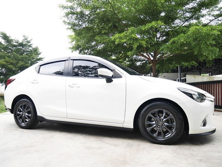 Mazda Mazda 2 2018 1.3 High Connect Sedan เบนซิน ไม่ติดแก๊ส เกียร์อัตโนมัติ ขาว รูปที่ 2