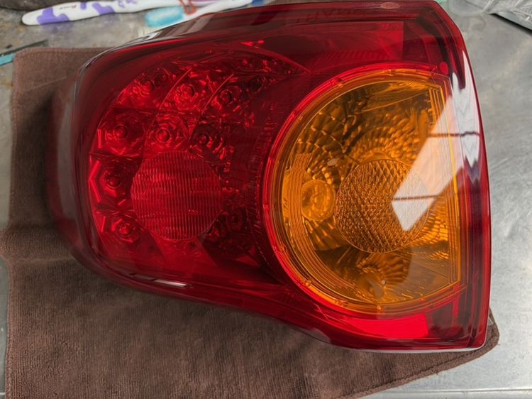 ไฟท้ายรถยนต์ ข้างซ้าย Toyota Altis ปี 2008 มีตำหนิ