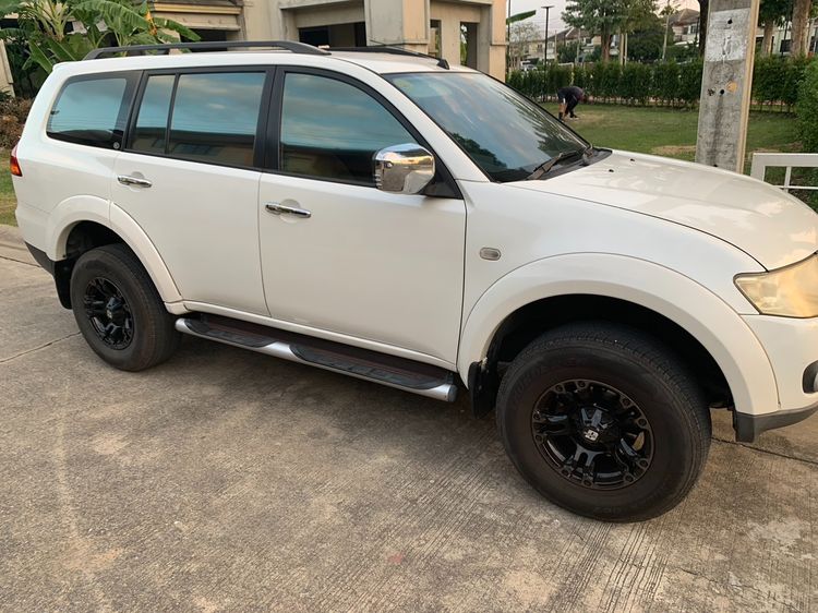 รถ Mitsubishi Pajero Sport 2.5 GT สี ขาว