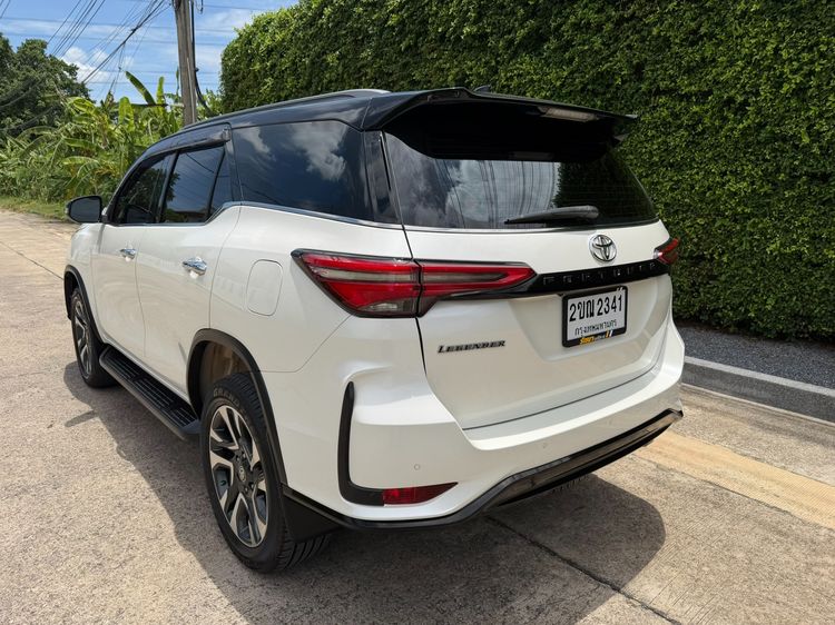 Toyota Fortuner 2021 2.4 Legender Black Top Utility-car ดีเซล ไม่ติดแก๊ส เกียร์อัตโนมัติ ขาว รูปที่ 4