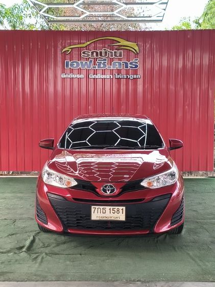 รถ Toyota Yaris 1.5 J สี แดง
