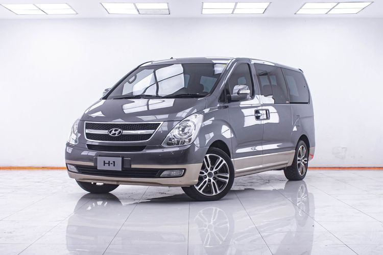 รถ Hyundai H-1  2.5 Deluxe สี เทา