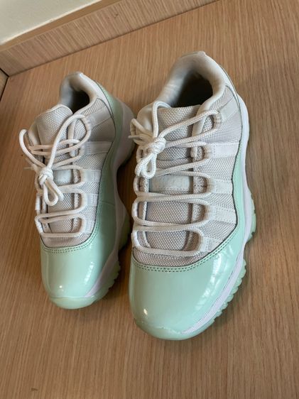 Nike รองเท้าผ้าใบ หนังแท้ UK 4.5 | EU 37 1/3 | US 6 หลากสี Used Authentic Women Air Jordan 11 Retro Low Igloo AH7860 103