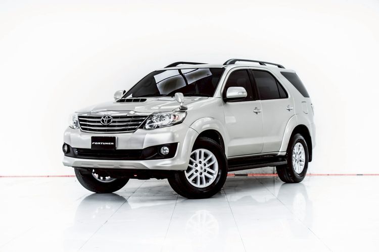 รถ Toyota Fortuner 2.5 V สี เทา