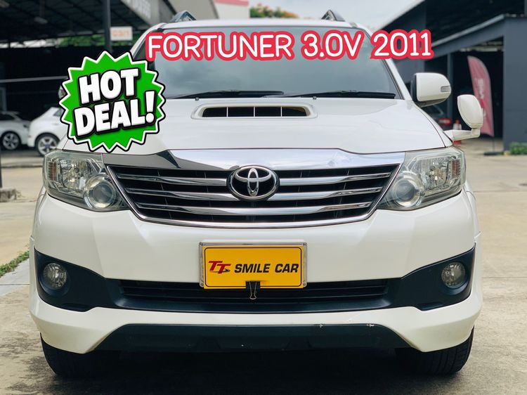 รถ Toyota Fortuner 3.0 V สี ขาว